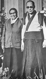 Diki Tsering & Sohn.jpg